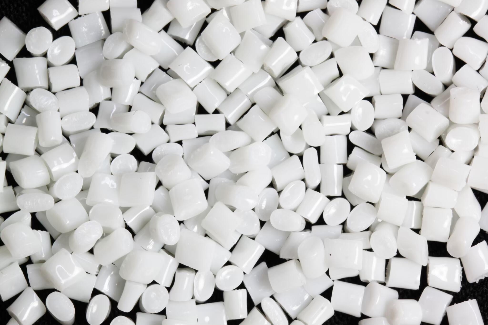 Spinning grade polyester granules